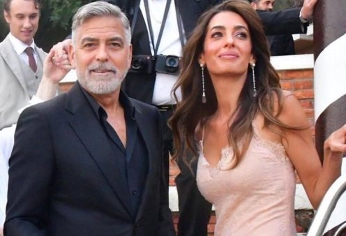 George & Amal Clooney εκεί που παντρεύτηκαν! "Πριγκιπική" εμφάνιση για τη διάσημη δικηγόρο & μαύρο κοστούμι για τον σταρ του Χόλυγουντ (φωτό)