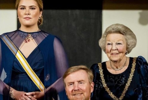 Χαγη επίσημη επίσκεψη - Blue black βελούδο για την πρώην Βασίλισσα Βεατρίκη, μπλε nuit για τη διάδοχο εγγονή της, Αμαλία (φωτό)