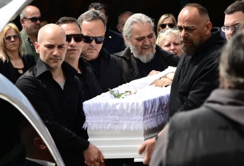 Ράγισαν καρδιές στην κηδεία της Κυριακής: Λευκό και ανοιχτό το φέρετρο της 28χρονης - Νυφικό, μπομπονιέρες, ανείπωτη θλίψη και οργή (φωτό & βίντεο)