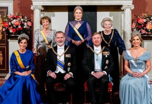 Grande Βασίλισσα Μάξιμα & Λετίσια σε επίσημη δεξίωση στη Χάγη - Royal blue για την Ισπανίδα με Cartier tiara, iced blue τουαλέτα για την οικοδέσποινα (φωτό)
