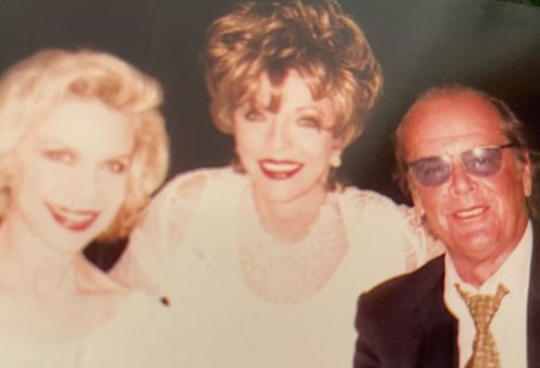 Η Joan Collins θυμάται: Όταν πόζαρε μαζί με τον Jack Nicholson & την Lynn Wyatt στη Γαλλική Ριβιέρα (φωτό)