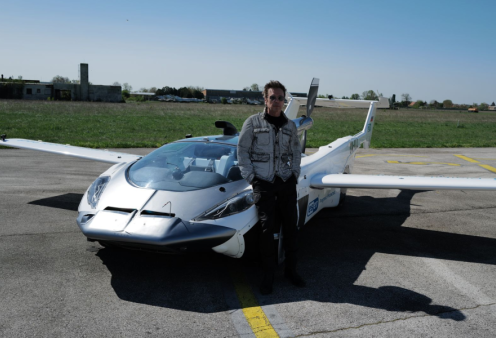 Δείτε βίντεο και φωτό, τον Ζαν Μισέλ Ζαρ να οδηγεί... ιπτάμενο αυτοκίνητο - Ο θρύλος της ηλεκτρονικής μουσικής κάνει βόλτα σε γη & αέρα