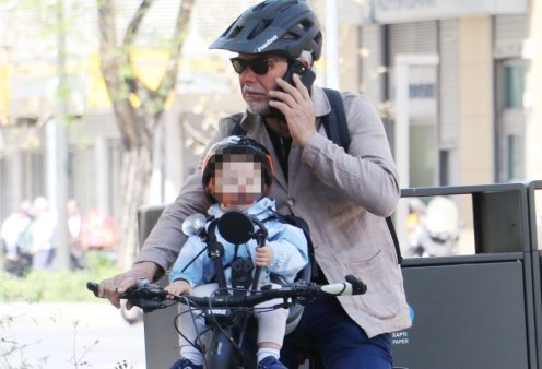Χάρης Χριστόπουλος: Τι τρυφερή στιγμή! - Ο φωτογράφος για ποδήλατο με τον μικρούλη γιό του (φωτό)