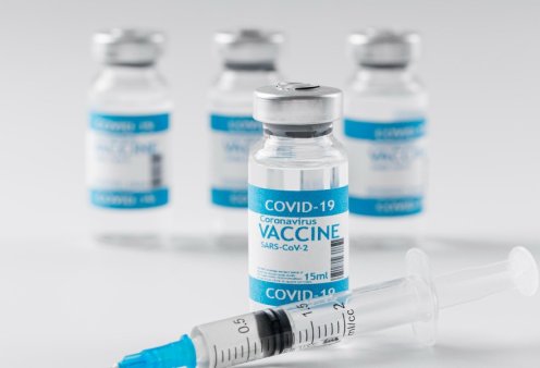 Η AstraZeneca αποσύρει το εμβόλιο για τον κορωνοϊό & παραδέχεται: Σε σπάνιες περιπτώσεις προκαλεί θρόμβωση – Έχει συνδεθεί με 81 θανάτους στο Ηνωμένο Βασίλειο