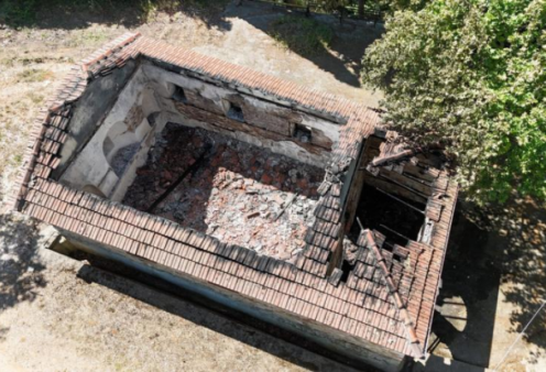 Σύγχρονος "Νέρωνας" στη Χαλκιδική: Έκαψε ολοσχερώς ιστορική εκκλησία 156 ετών - Καθόταν και έβλεπε τη φωτιά (φωτό)