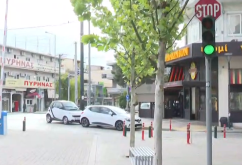 Το φανάρι στον πεζόδρομο που έγινε viral: Αναβοσβήνει κανονικά - Σε ποιο σημείο της Αθήνας βρίσκεται (βίντεο)