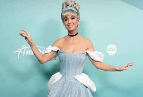 Katy Perry: Σπάνια φωτό της κόρης της, Daisy στην αγκαλιά του Orlando Bloom - Χαζεύουν τη μαμά επάνω στη σκηνή σε ρόλο "Σταχτοπούτας" (βίντεο)
