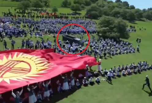 Σοκαριστικό βίντεο: Φορτηγάκι πέφτει πάνω σε μαθητική γιορτή - Τραυματίζει 29 παιδιά, 8 στη ΜΕΘ - Ξέχασαν να βάλουν χειρόφρενο 