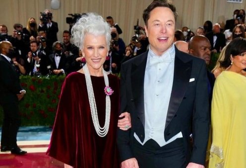 Η Maye Musk θυμάται τη στιγμή που πόζαρε στο Met Gala: Αγκαζέ με τον γιο της, Elon στο κόκκινο χαλί το 2002 & 2016 (φωτό)