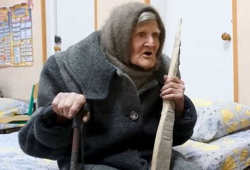 Topwoman η 98χρονη γυναίκα από την Ουκρανία: Περπάτησε με τις παντόφλες & το μπαστούνι της για να διαφύγει τον κίνδυνο του πολέμου - "Πρέπει να συνεχίσω" (βίντεο)