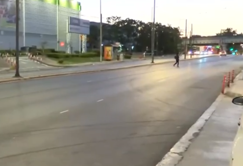 Πως έγινε το τροχαίο στην Πειραιώς: Αυτοκίνητο παρέσυρε 5 άτομα, ένα 4χρονο παιδί διασωληνώθηκε - «Δεν τους είδα» λέει ο οδηγός (βίντεο)