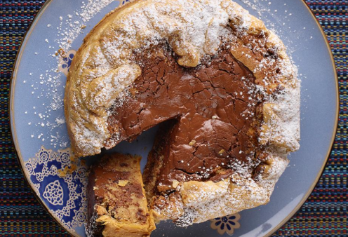 Η σοκολατόπιτα του Στέλιου Παρλιάρου υπόσχεται στιγμές γαστριμαργικής ευτυχίας - Αφράτη, τραγανή σφολιάτα και από πάνω το πλούσιο και μαλακό κέικ σοκολάτας - Σχεδόν λιώνει στο στόμα !