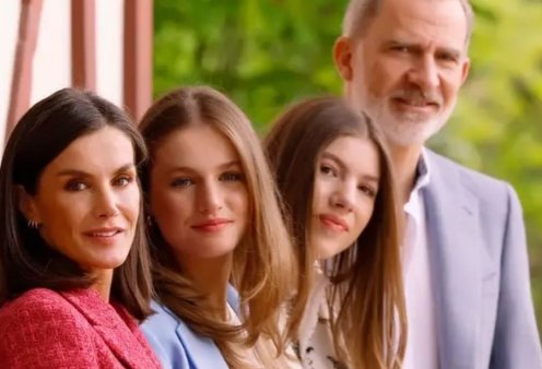 Οι αγαπημένοι royals της Ισπανίας: Η Βασίλισσα Λετίσια ποζάρει με τις πριγκίπισσες της - Γιορτάζει 20 χρόνια γάμου με τον Φελίπε