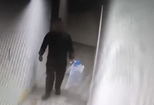 Βραυρώνα: Δείτε το βίντεο ντοκουμέντο με τον πατέρα να πετάει στα σκουπίδια το βρέφος - "Δεν το σκοτώσαμε εμείς, γεννήθηκε νεκρό" ισχυρίζεται
