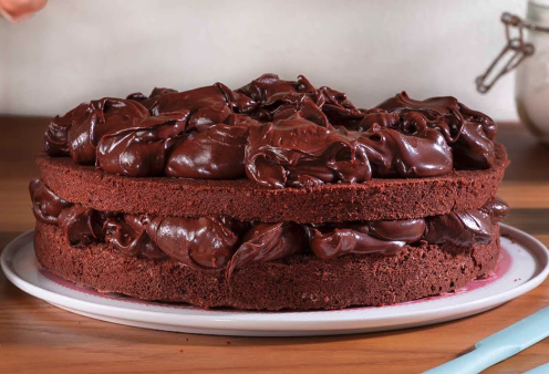 Η Αργυρώ Μπαρμπαρίγου μας φτιάχνει το πιο λαχταριστό κέικ με βουτυρόκρεμα σοκολάτας - Με βελούδινη υφή που λιώνει στο στόμα ! (βίντεο)