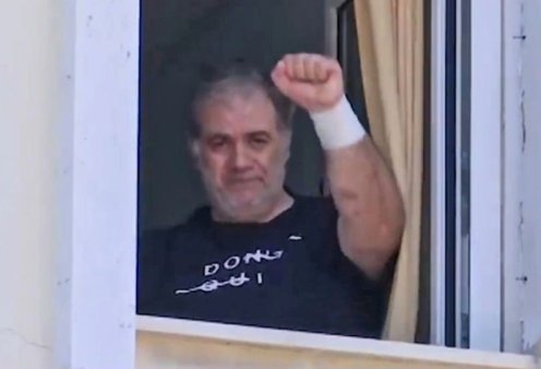 Δημήτρης Σταρόβας: Τα πρώτα πλάνα μετά την περιπέτεια υγείας του & το μήνυμα από το παράθυρο του νοσοκομείου - "Don't Quit!" (βίντεο)