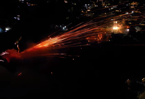 Ρουκετοπόλεμος στη Χίο - Δείτε εντυπωσιακές εικόνες και βίντεο από το διάσημο έθιμο στου Βροντάδου 