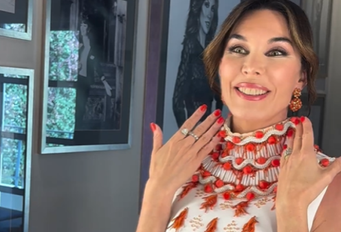 Τατιάνα Στεφανίδου: Κοράλια & διαμάντια στον λαιμό της – H super stylish & chic τουαλέτα με την υπογραφή της Σήλιας Κριθαριώτη (βίντεο)