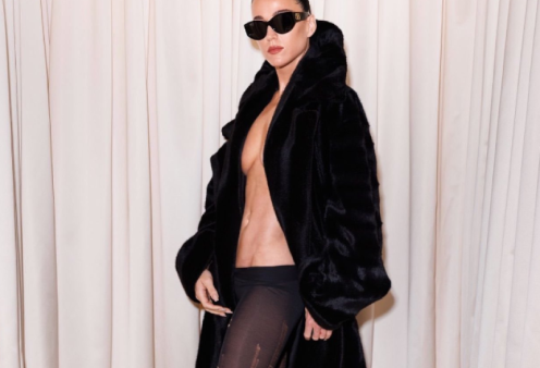  Η Katy Perry αδυνατισμένη, γυμνή από τη μέση και πάνω με γούνα & ένα σκισμένο καλσόν – Η τολμηρή εμφάνιση στο fashion show της Balenciaga (φωτό & βίντεο)