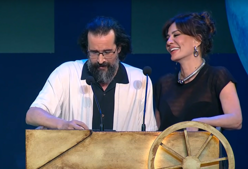 Βραβεία Ίρις 2024: Η επική γκάφα του Τάσου Νούσια όσο παρουσίαζε την νικήτρια του Β’ Γυναικείου Ρόλου – Η Δήμητρα Ματσούκα ξεσπά σε γέλια (βίντεο)