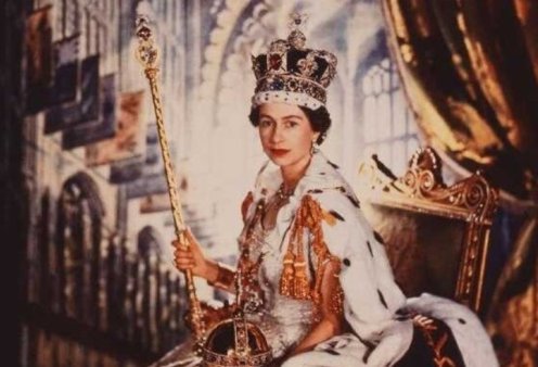 Βασίλισσα Ελισάβετ: Σαν σήμερα η 27χρονη τότε royal στέφθηκε μονάρχης της Αγγλίας - Εκατομμύρια κόσμος παρακολούθησε την τελετή (φωτό)