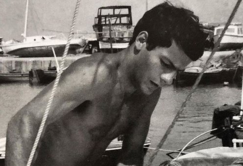 Σπάνιες vintage pics: Όταν ο Σταύρος Ξαρχάκος καθάριζε τη βάρκα που "βάφτισε", «Άπονη ζωή» - Ανέκαθεν γοητευτικός & χαμηλών τόνων!