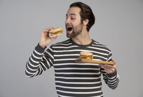 Ο μύθος της διατροφής που σας κάνει να τρώτε περισσότερο - Τι έδειξε η έρευνα 