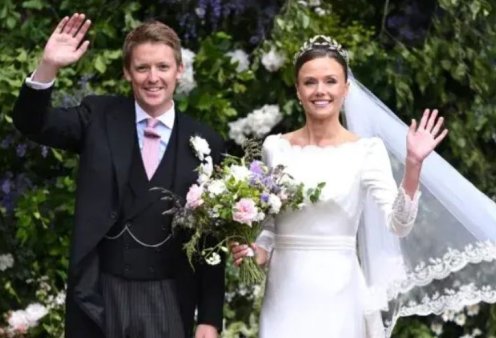 Παντρεύτηκε ο βαφτισιμιός του Καρόλου, Δούκας Χιου Γκρόσβενορ - Δείτε το φωτογραφικό άλμπουμ & το ονειρικό νυφικό της Ολίβια Χένσον