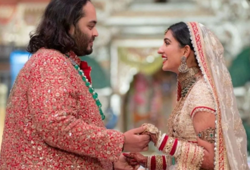 Καρέ -καρέ ο γάμος του γιού του πλουσιότερου Ινδού – Το αστρονομικό ποσό που ξόδεψαν, η χλιδάτη τελετή & η συγκλονιστική άφιξη της νύφης (φωτό & βίντεο)