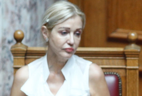 Top woman η Νατάσα Πετρούλια: Η διακεκριμένη νομικός απάντησε με τη σιωπή και τα δάκρυά της στην απρόκλητη επίθεση του Παύλου Πολάκη - Έχει 4 πτυχία και μεταπτυχιακό, ποια είναι (φωτό & βίντεο)