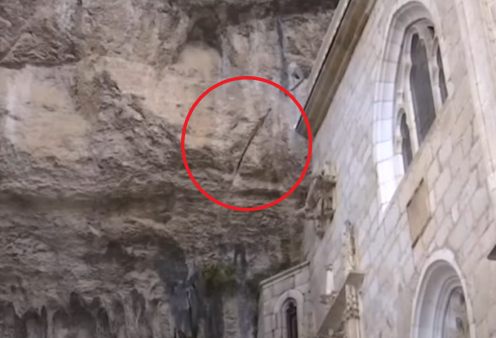 Durandal: Έκλεψαν το γαλλικό, Εξκάλιμπερ του θρυλικό ιππότη Ρόλαντ – Ήταν για 1.300 χρόνια καρφωμένο σε βράχο ύψους 30 μέτρων (φωτό & βίντεο)