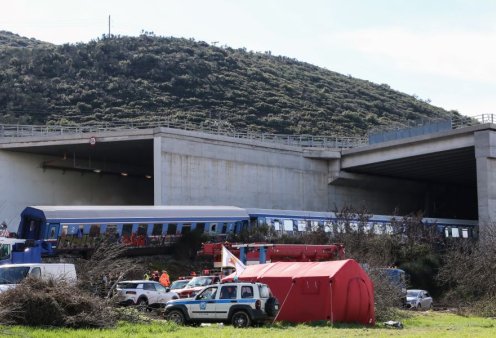 Τραγωδία στα Τέμπη: Αποφυλακίστηκε ο σταθμάρχης Λάρισας – Σε κατ' οίκον περιορισμό - Στο εδώλιο θα καθίσουν 41 κατηγορούμενοι (βίντεο)