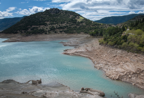 Αποκαλύφθηκε από τη λειψυδρία το βυθισμένο χωριό Κάλλιο: Ήταν κάτω από το νερό στη λίμνη του Μόρνου - Σοκάρουν οι φωτό με τη χαμηλή στάθμη των υδάτων, δείτε 