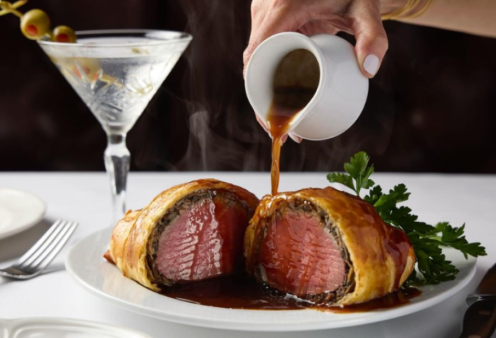 Beef Wellington: Μάθετε να φτιάχνετε το παραδοσιακό φαγητό των Βρετανών – Ζουμερό μοσχάρι & γύρω – γύρω τραγανή σφολιάτα (βίντεο)