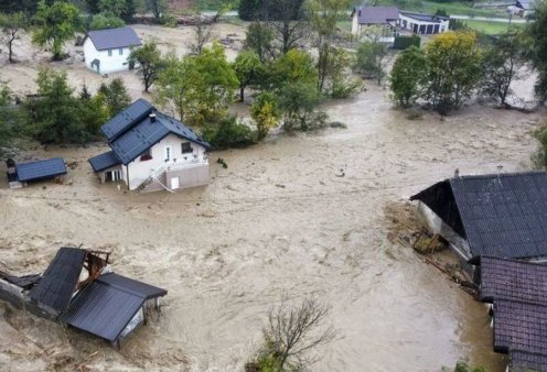 Συνταρακτικές εικόνες από τη βιβλική καταστροφή στη Βοσνία-Ερζεγοβίνη - Καταρρακτώδεις βροχές προκάλεσαν τον θάνατο 18 ανθρώπων