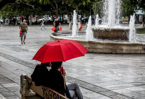 Καιρός: Βροχερή Δευτέρα! -  Συννεφιά, καταιγίδες & χαμηλές θερμοκρασίες (βίντεο)