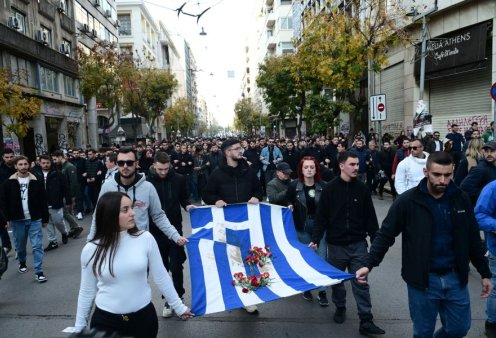 LIVE: «Εδώ Πολυτεχνείο» – Προς την αμερικανική πρεσβεία η πορεία με την αιμοταβαμμένη σημαία – Δεκάδες προσαγωγές