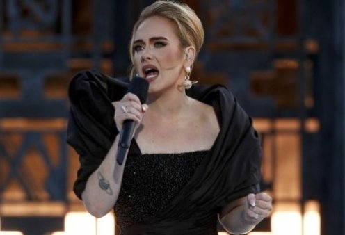 Adele: Με δάκρυα αποχαιρέτησε τους θαυμαστές της - "Δεν ξέρω πότε θα ξανατραγουδήσω" (βίντεο)