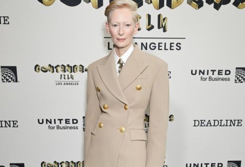 Η Tilda Swinton με άψογο καλοραμμένο κουστούμι, σαν τέλειος άνδρας - Το ανδρόγυνο στυλ της υπερισχύει πλέον (φωτό) 