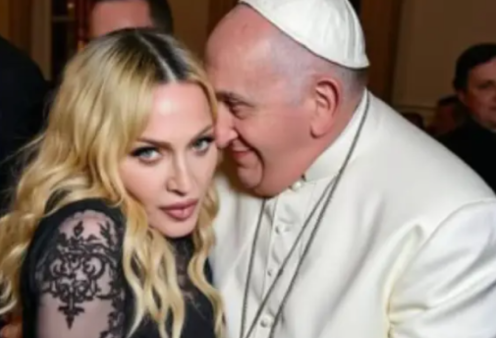 Σάλος στα social media με τις τρυφερές AI φωτογραφίες της Madonna & του Πάπα Φραγκίσκου – «Είσαι άρρωστη & ασεβής», της έγραψαν (φωτό)