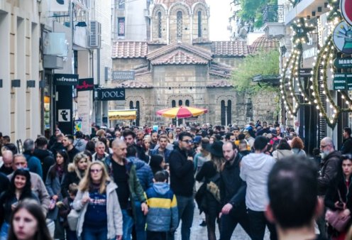 Κορυφώνεται η κίνηση στην εορταστική αγορά - Ανοικτά, σήμερα, τα μαγαζιά - Τα SOS για έξυπνες αγορές