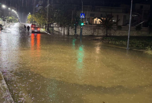 Δύσκολη νύχτα Αχαΐα και Αιτωλοακαρνανία λόγω ισχυρής καταιγίδας – Κατακλυστήκαν δρόμοι & εγκλωβίστηκαν οδηγοί (φωτό & βίντεο)