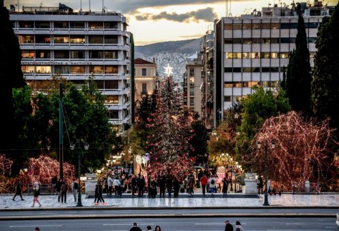 Εορταστικό ωράριο: Σε ισχύ από σήμερα, ποιες ώρες θα είναι ανοιχτά τα εμπορικά - Ποιες Κυριακές θα είναι ανοιχτά τα καταστήματα