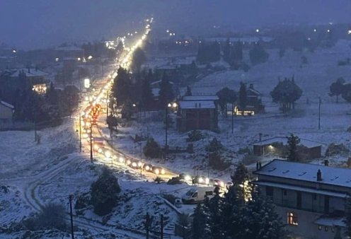 Γιατί ακινητοποιήθηκαν τα ηλεκτρικά αυτοκίνητα στην Αράχωβα - Οι 2+1 λόγοι (βίντεο)