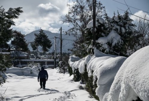 ΕΜΥ: Έκτακτο δελτίο επιδείνωσης καιρού με χιόνια & ισχυρούς ανέμους- Σύσταση Κικίλια για αντιολισθητικές αλυσίδες (βίντεο)