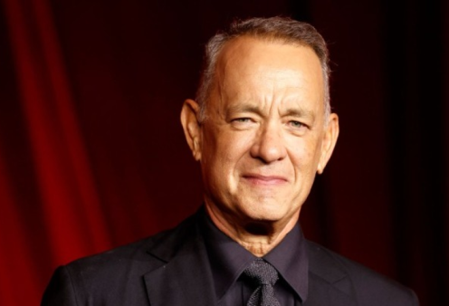 O Tom Hanks υπέρ της τεχνητής νοημοσύνης! – Το AI βοήθησε στη δημιουργία της νεότερης εκδοχής του στην καινούρια του ταινία (βίντεο)