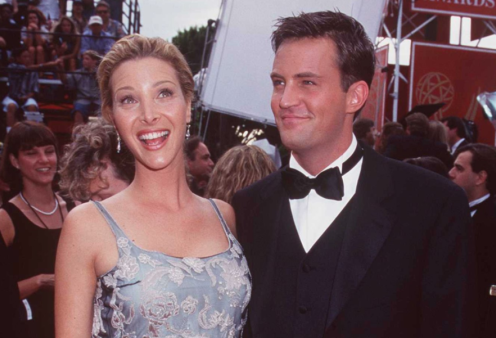 Lisa Kudrow: «Ο Matthew Perry μου είχε αφήσει ένα μυστικό σημείωμα μέσα σε ένα βάζο» - Τι έγραφε το μήνυμα του αείμνηστου ηθοποιού; (βίντεο)