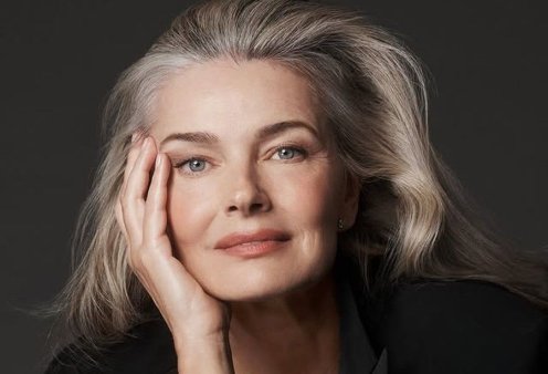 Η Paulina Porizkova επιστρέφει εκεί που ξεκίνησε ξανά με την Estee Lauder - "Αναδιαμορφώνει τα πρότυπα ομορφιάς" 