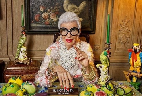 Iris Apfel: Από τον οίκο Christie’s πωλούνται τα γυαλιά, τα βραχιόλια & άλλα προσωπικά αντικείμενα της εκκεντρικής σχεδιάστριας