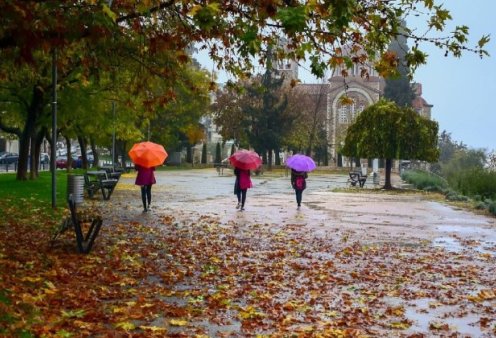 Άστατος καιρός με βροχές & σποραδικές καταιγίδες - Μικρή πτώση της θερμοκρασίας (βίντεο)